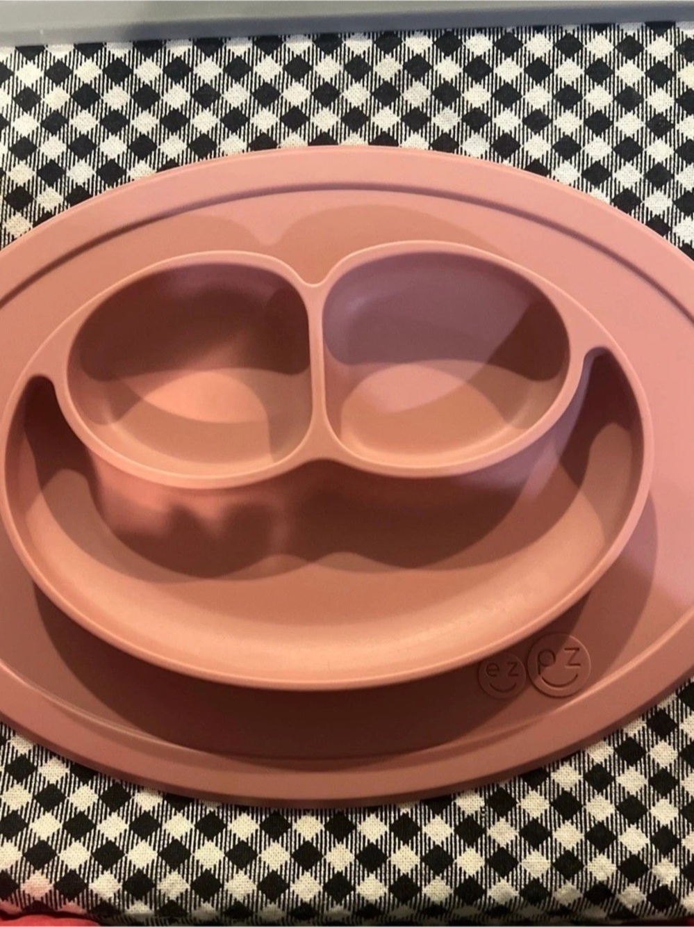 ezpz Happy Mat Pink Divided Dinner Plate